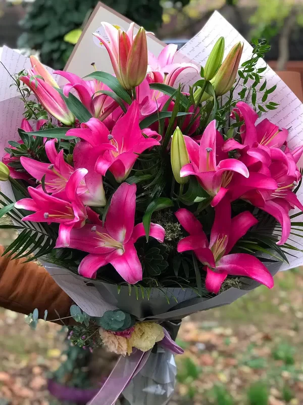 pembe lilyum buketi